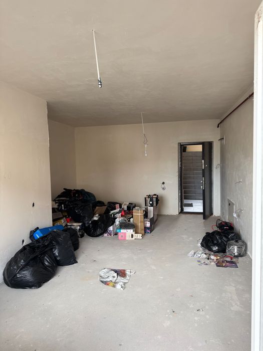 Vand apartament 3 camere Floresti jud Cluj semifinisat zona Terra( Sesul de Sus), apartamentul este situat la etajul 1