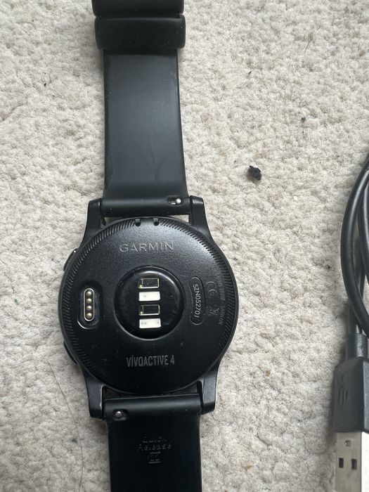 Часовник Garmin Vivoactive 4
