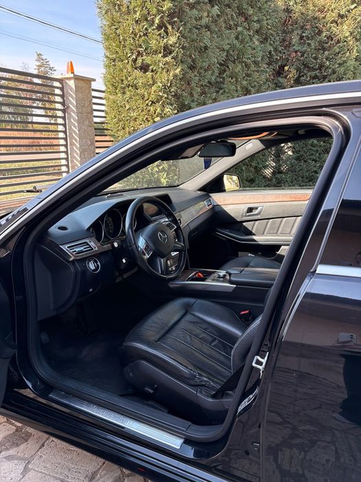 Vând Mercedes-Benz E Class