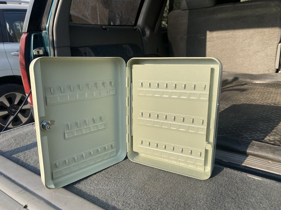 Ключница металлическая