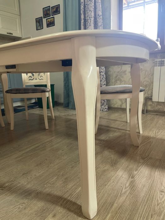 Стол со стульями