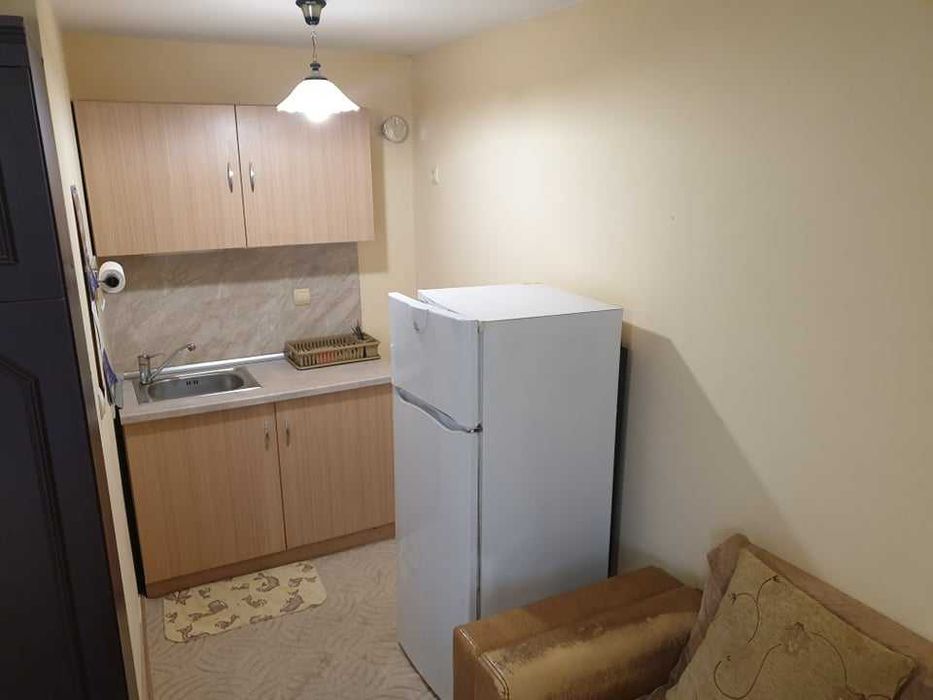 Дава се под наем Едностаен апартамент в Бургас, Меден рудник - зона А - 40 кв.м за 102 € - Снимка #1