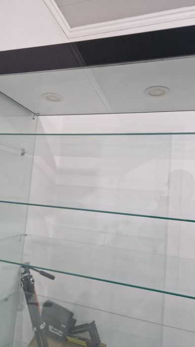 Витрина стеклянная