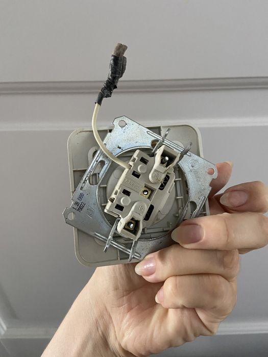 Продам патрон керамический ,розетку