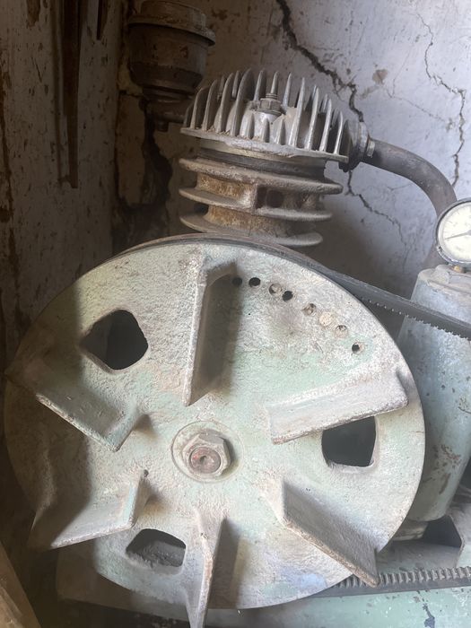 Продаётся советский компрессор в отличном состоянии.