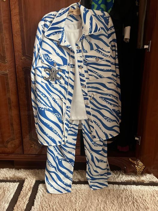 Troyka maykasi Bor shtoni ustida naketkasi moslab oyoxkiyminiyam beram