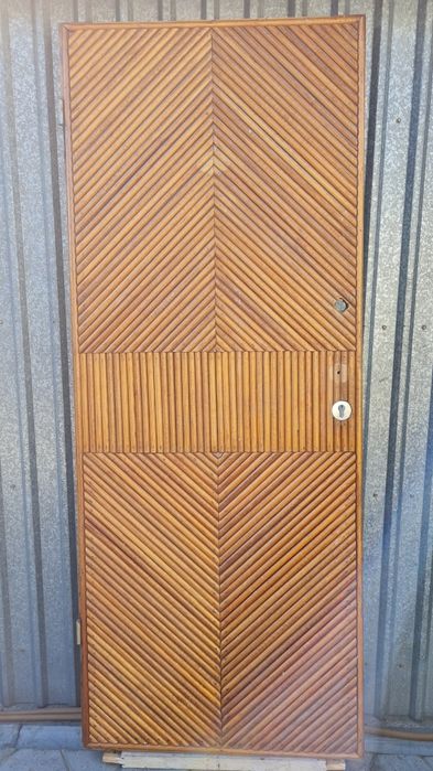 Дверь б/у входная из дерева размер 2м×80см (без коробки)
