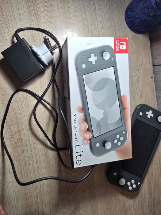 Продам Nintendo Switch Lite