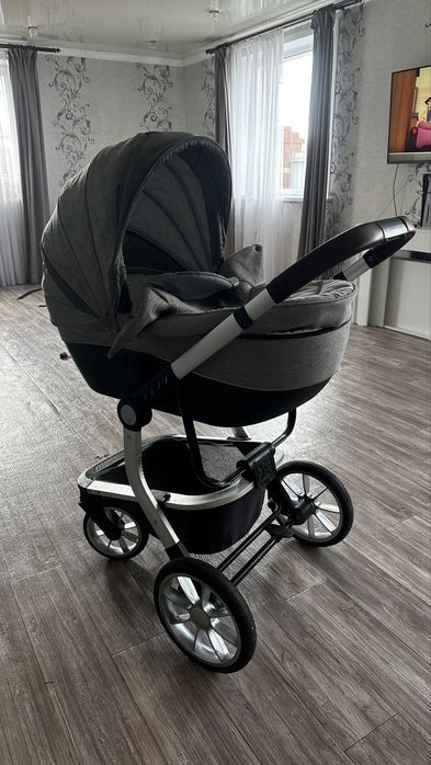 Продам коляску (универсальная)