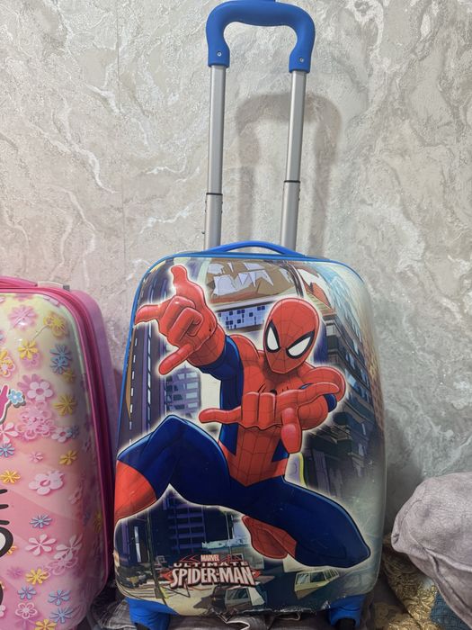 Продам чемоданы