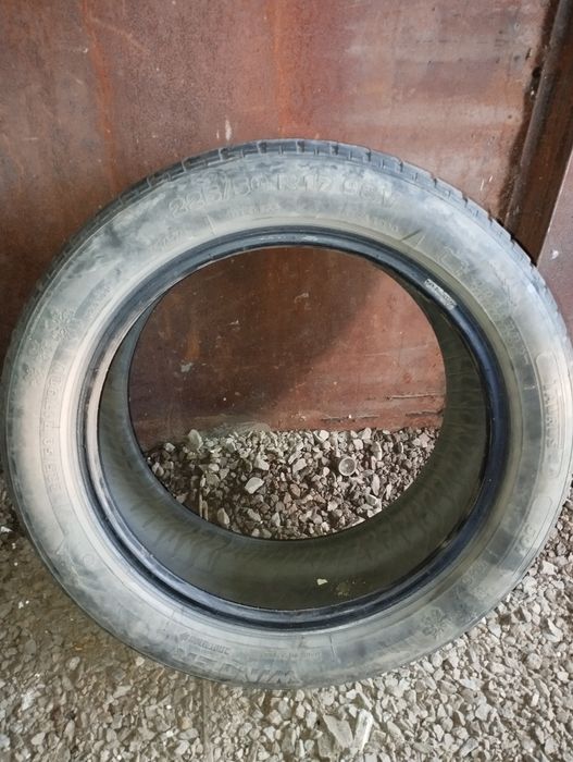 Продам резину 2 шт.