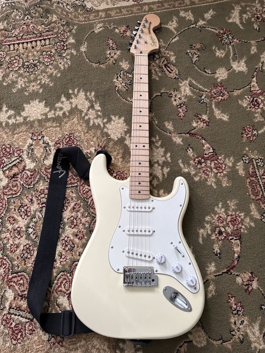 Squier Sonic Stratocaster (SSS) – Cream / Olympic White