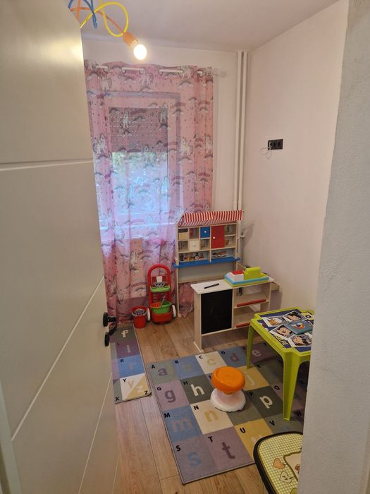 Vand apartament 3 camere Rogerius