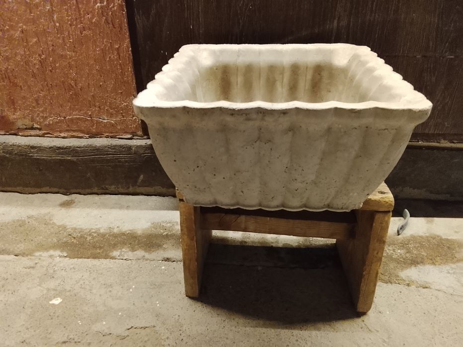 Продам горшки для цветов