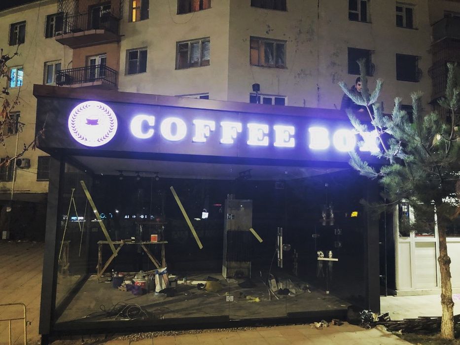 Tashqi reklama xizmatlari, Poligrafiya, bukva banner stend