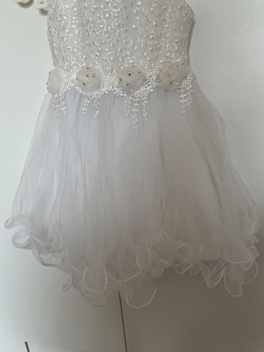 Бяла булченска рокля