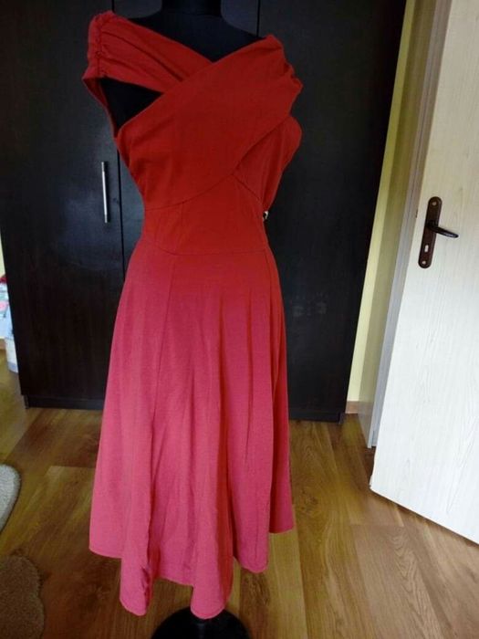 Невероятна рокля Asos