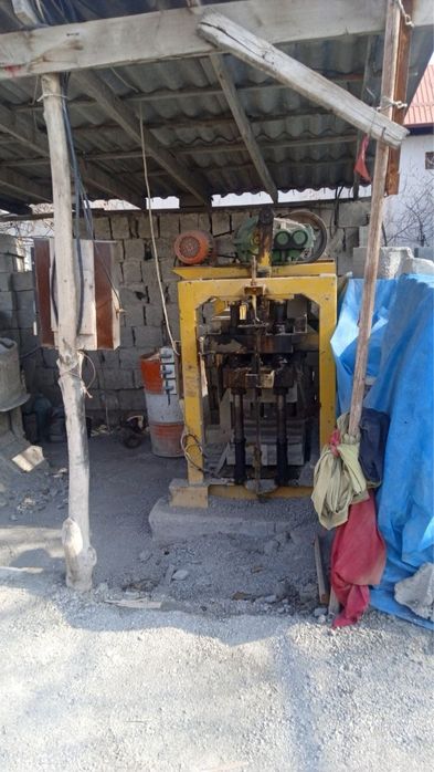 Ишлаб турган гишт чикарадиган станок