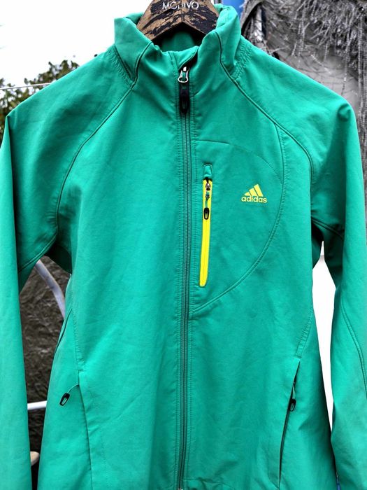 Adidas оригиналнл дамско непромокаемо преходно яке Л размер