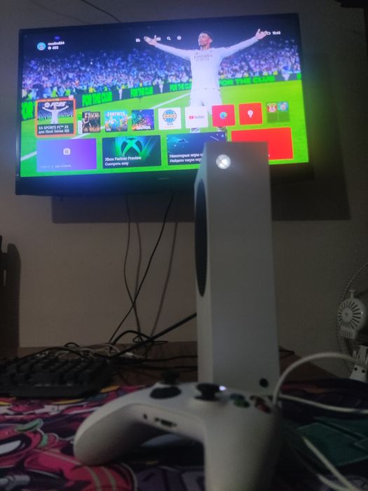 Xbox series s без минусов, использовался всего 2 лет