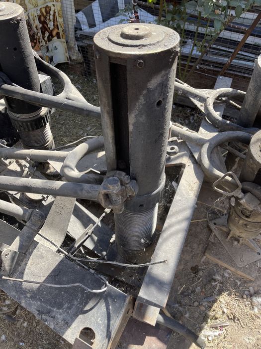 Опора для грузовых машин