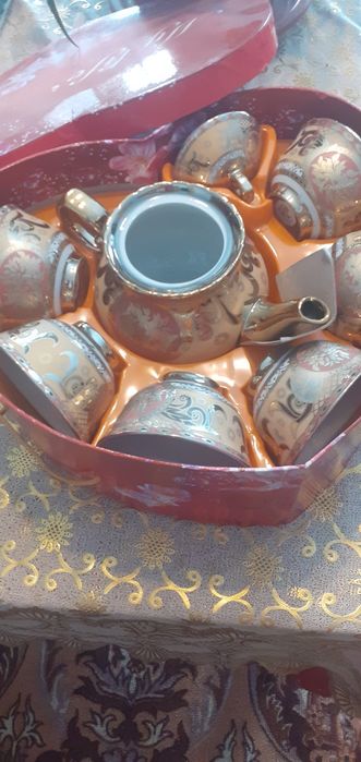 Продаю столовую посуду.