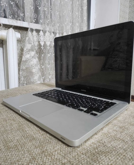 Продам макбук 2008 года алюминивый