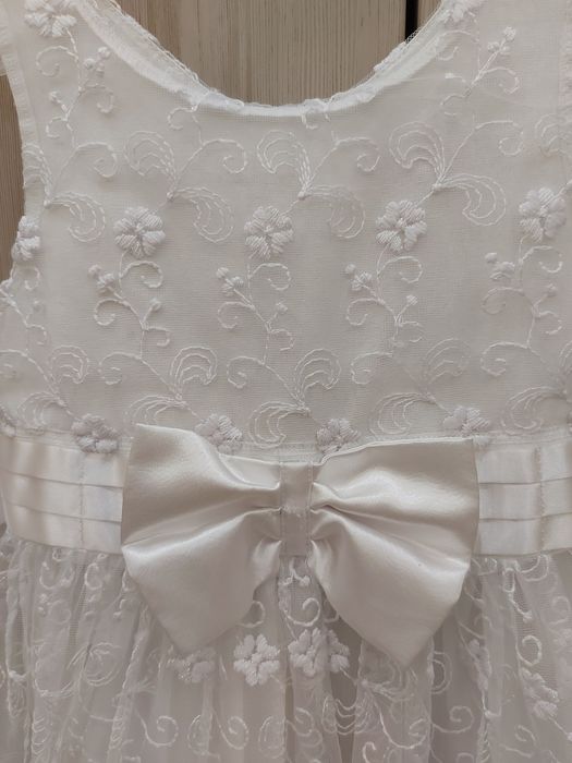 официална  бяла рокля 5-6г.