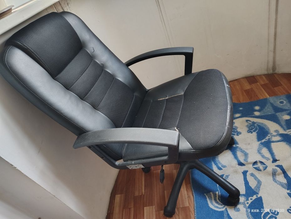 Офисное компьютерное кресло