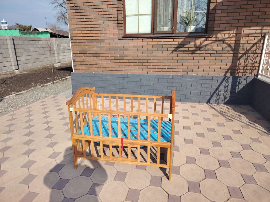 Продам манежку не дорого