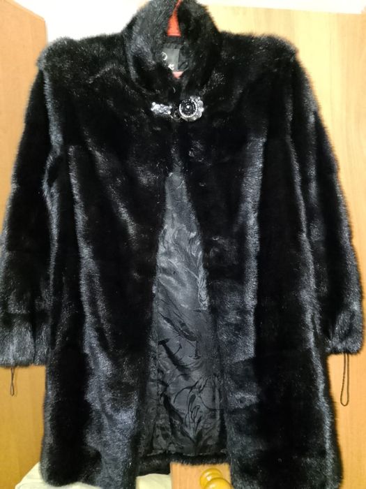 Продам шубу дл.90см чёрная
