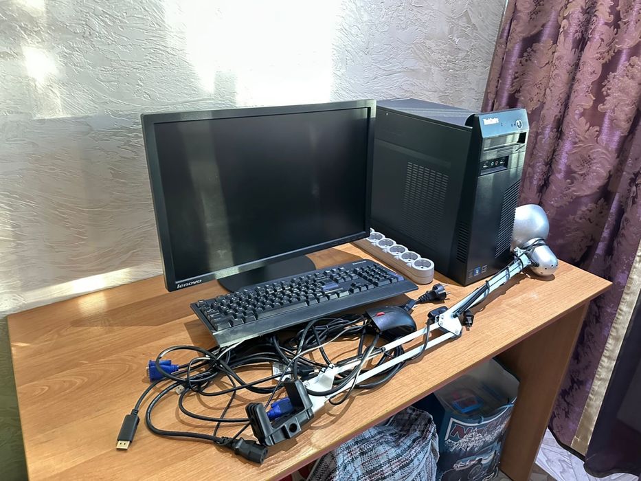 Персональный компьютер Lenovo и Монитор Lenovo 4 шт