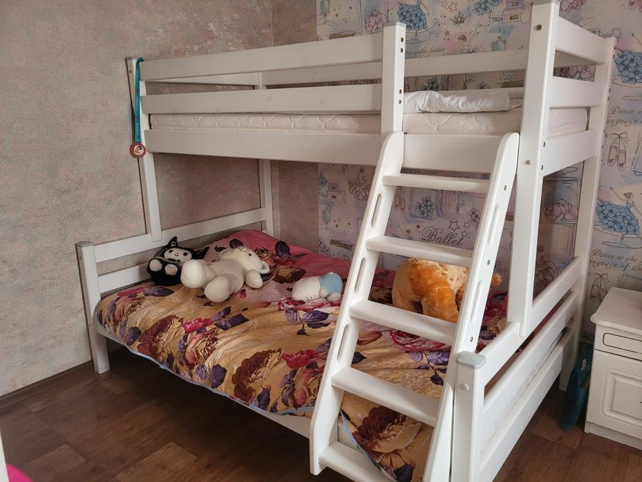 Продам двуъхярусную кровать