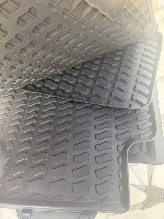 Комплект 4  гумени стелки, Всесезонни, Audi Q8 2023-Черни