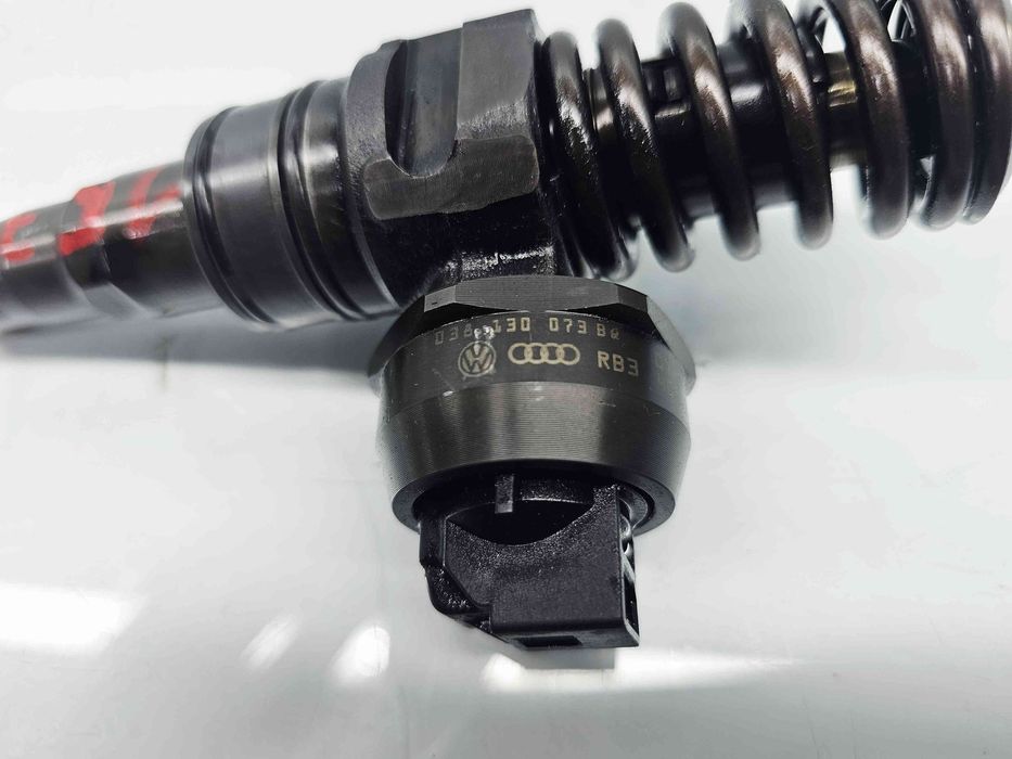 Injector Volkswagen Passat B6 Variant (3C5) [Fabr 2005-2010] 038130073