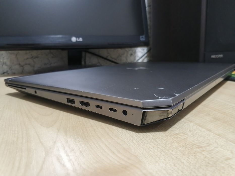HP ZBook 15 G5 15,6" IPS FHD/CORE i7- 8850H/16GB/512GB NVMe/Quadro 4GB