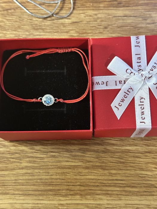 Уникална  червена гривна с Swarovski камъче за всякакви поводи и защит