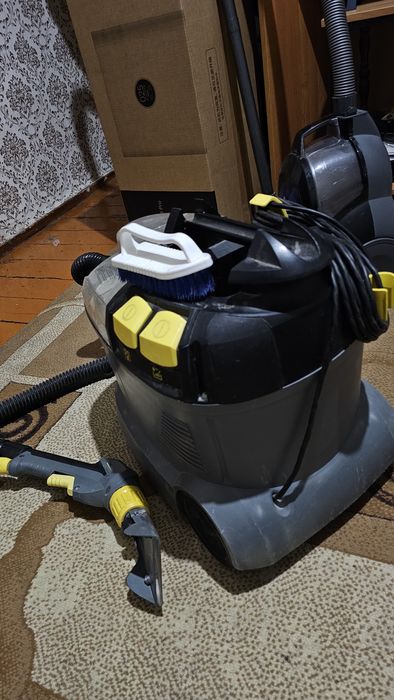 Karcher Puzzi 8/1 продам моющий пылесос