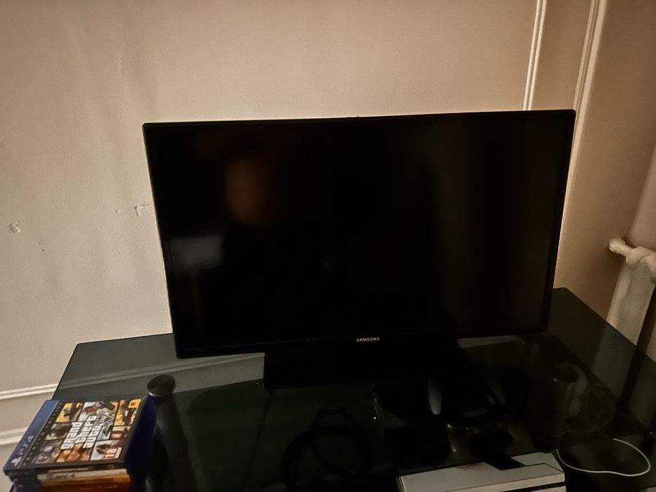 PS4 Pro 1TB + 2 геймпада + игры + диски