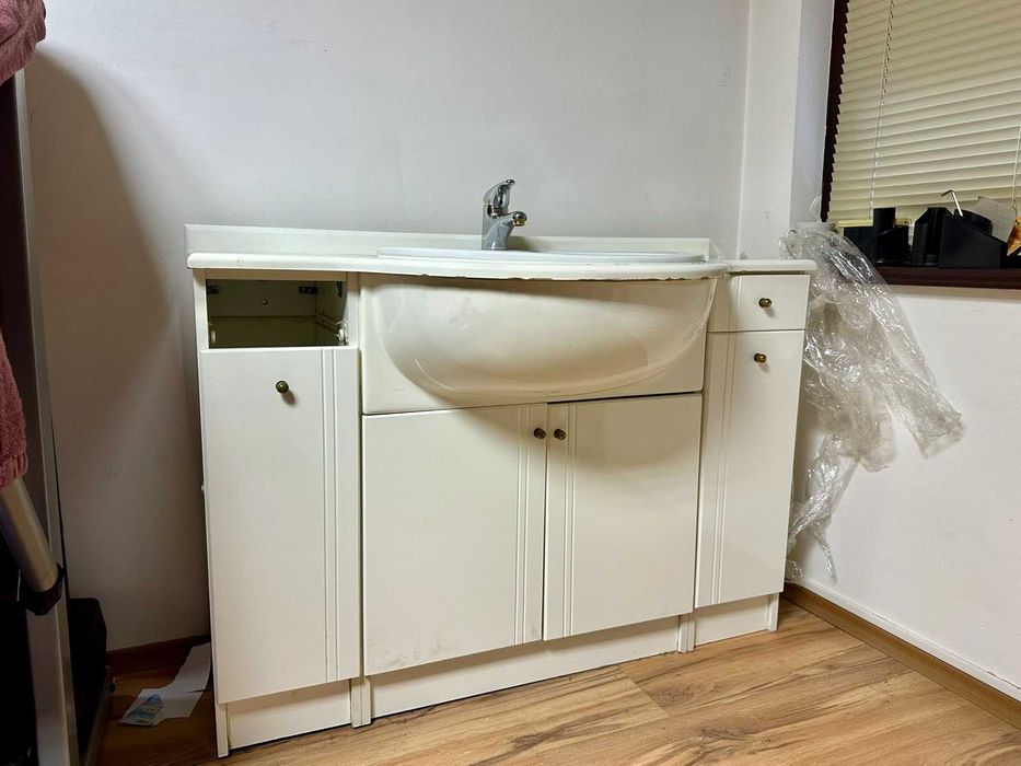 Шкаф за баня, бял, втора употреба.