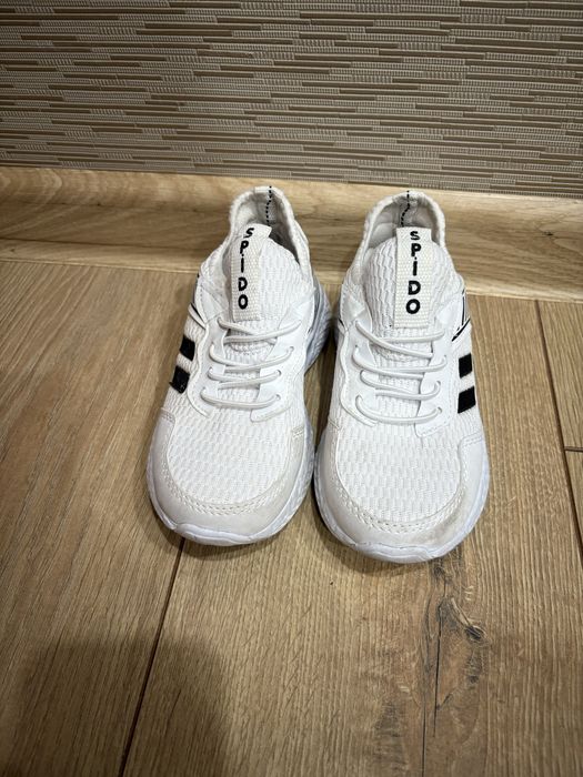 Продам кроссовки