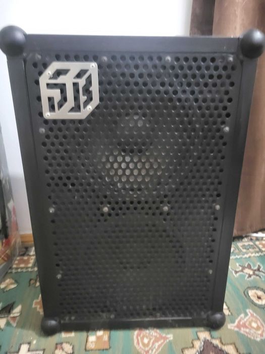 Vand boxa Soundboks 2 ,bateria tine 40 h .Mai multe relati la tel 0760443010.