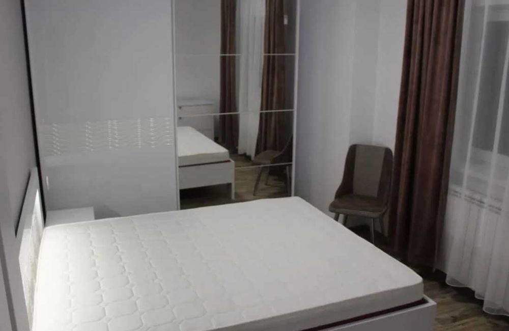 Дава се под наем Тристаен апартамент в Пловдив, Каменица 2 - 90 кв.м за 331.5 € - Снимка #1