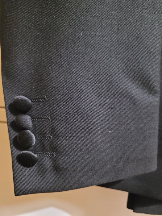 Costum negru de ocazie