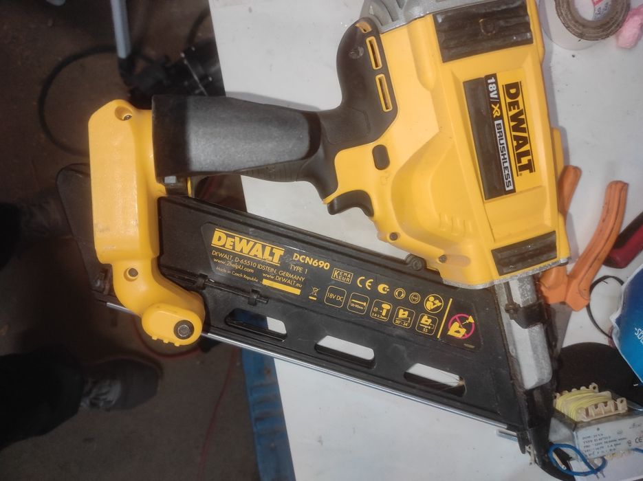 Работно радио девалт