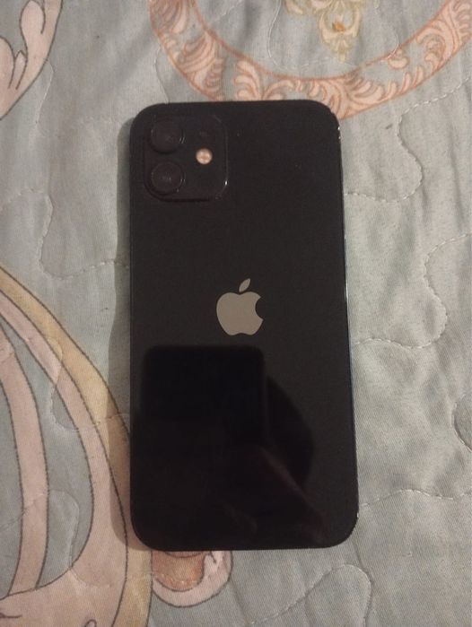 Айфон 12 в отличном состояний