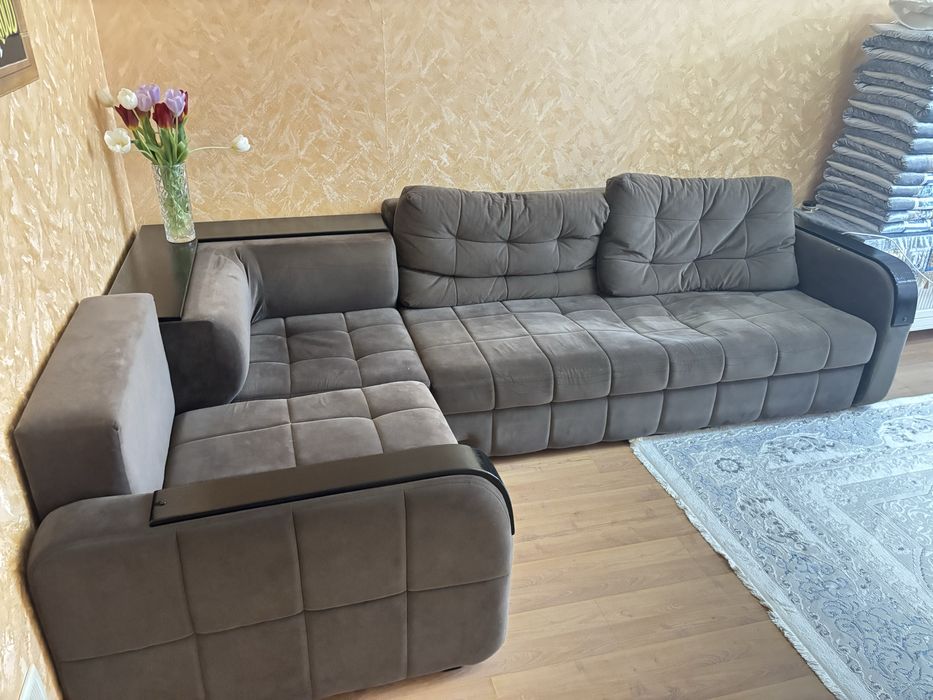 Продается диван, разбирается.