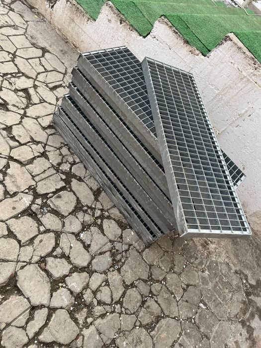 Trepte zincate galvanizate