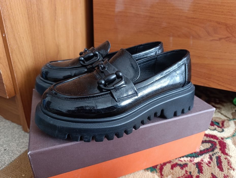 Продается туфли женские