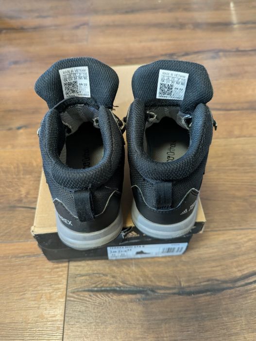 Използвани детски маратонки Адидас Adidas terrex  номер 31